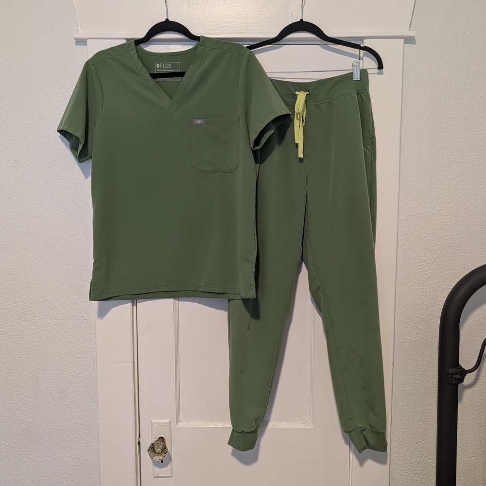 Figs Fern Green Scrub Set